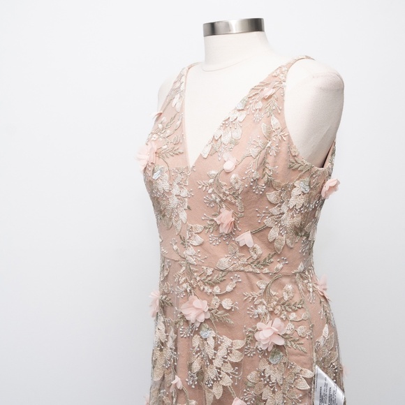 Dress The Population | Sidney Deep V-Neck 3D Floral Lace Gown - Picture 10 of 14